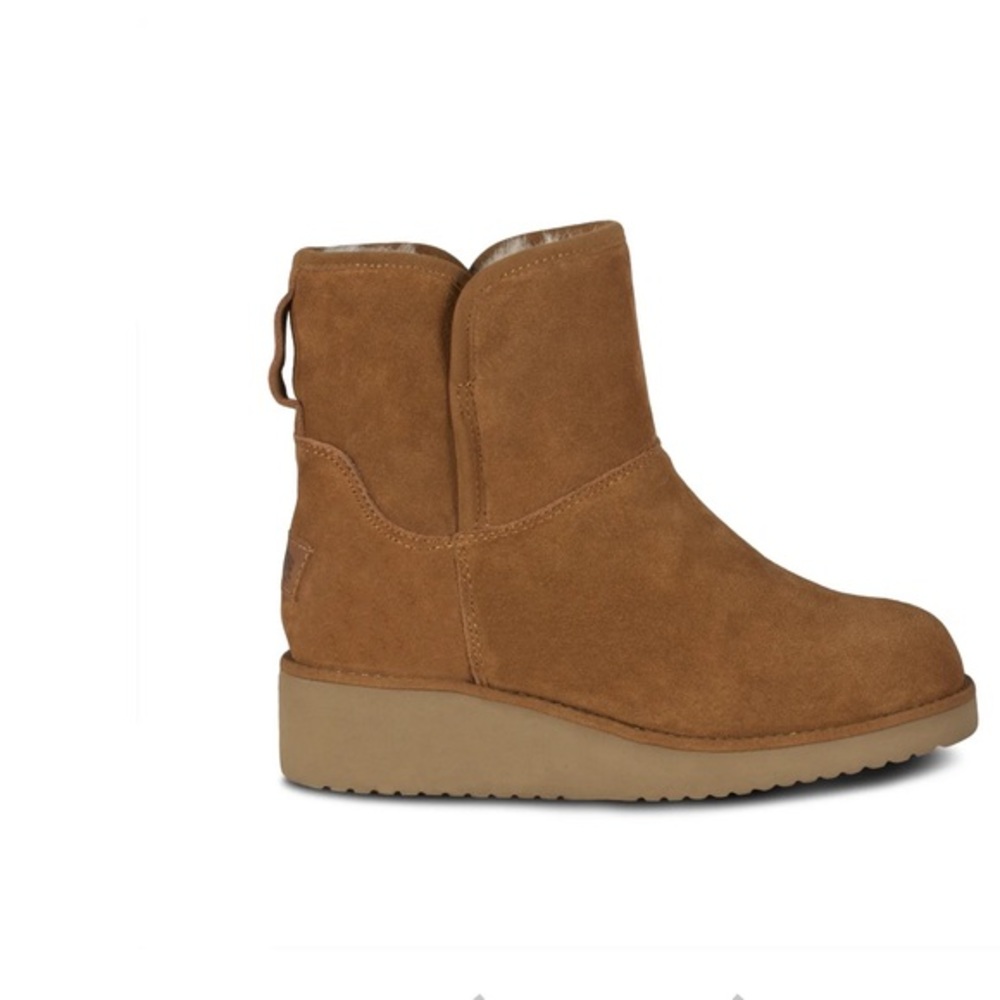 Cloud nine sheepskin LADIES WEDGE BOOT. Size 10. Excellent used condition! #301